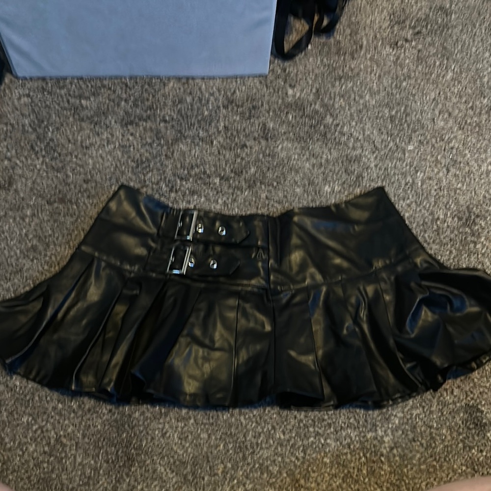 SHEIN Black Faux Leather Mini Skirt